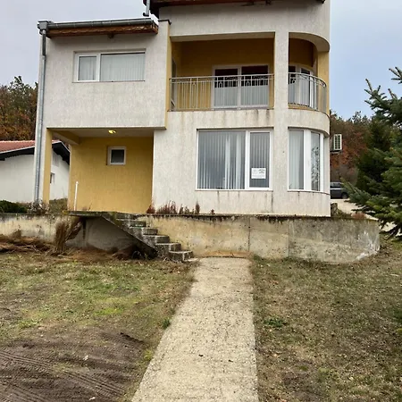 Villa Karakolev 3 *